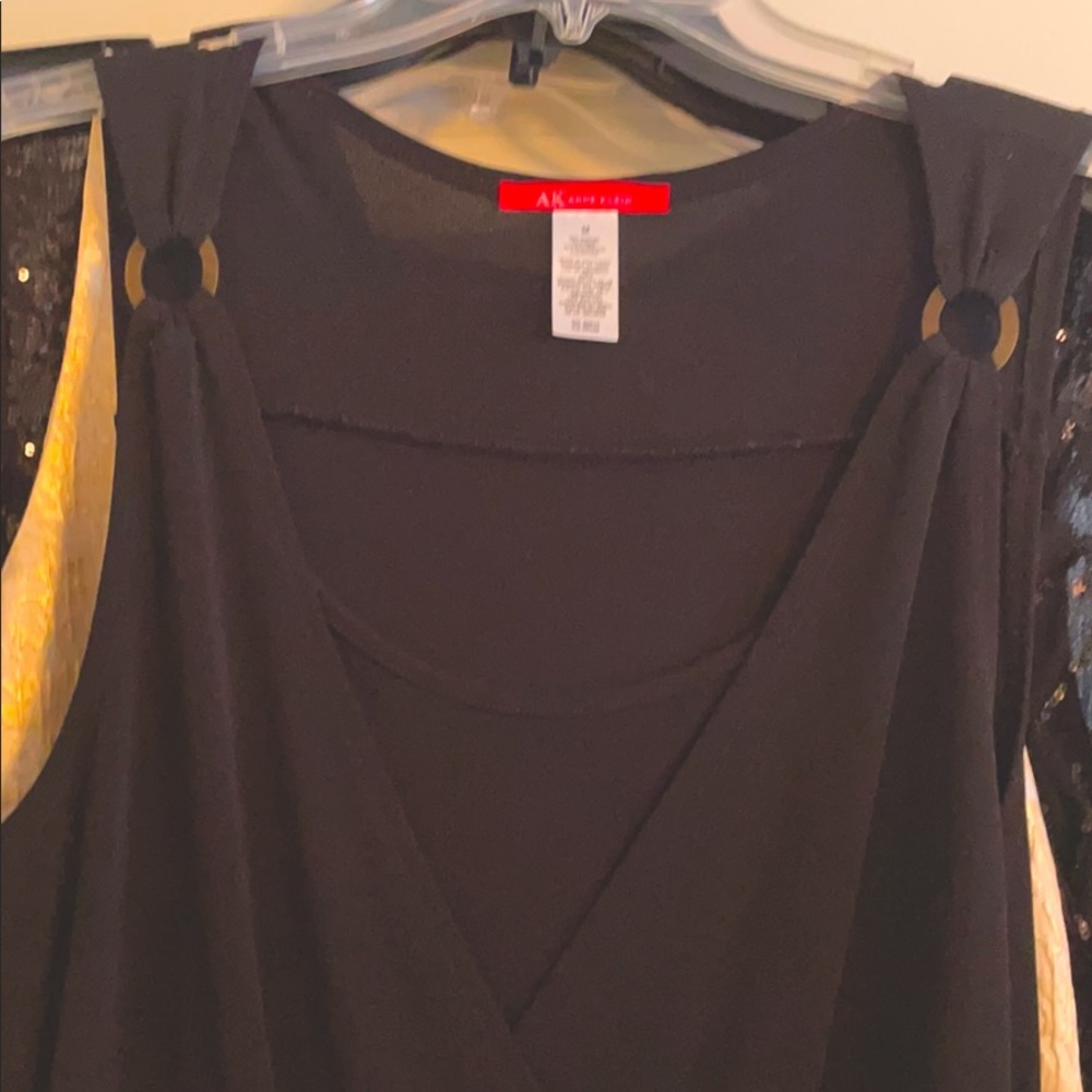 Black sleeveless dress